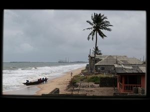 Pesisir Nigeria Terkikis Gelombang, Warga Kehilangan Rumah dan Tanah Leluhur Pesisir Nigeria Terkikis Gelombang, Warga Kehilangan Rumah dan Tanah Leluhur