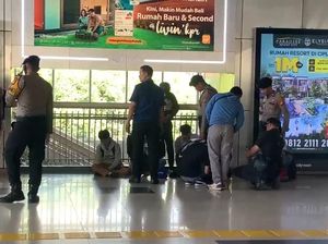 54 Siswa Mau Demo Dicegat di Stasiun Tanah Abang-Palmerah, Bawa Busur Panah 54 Siswa Mau Demo Dicegat di Stasiun Tanah Abang-Palmerah, Bawa Busur Panah