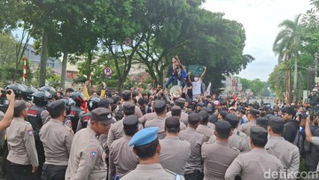 Personel Polisi-TNI Amankan Demo Dekat Istana Bogor, Lalin Dialihkan