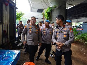 2 Pemuda Diamankan di Kelapa Gading, Bawa Molotov buat Demo DPR 2 Pemuda Diamankan di Kelapa Gading, Bawa Molotov buat Demo DPR