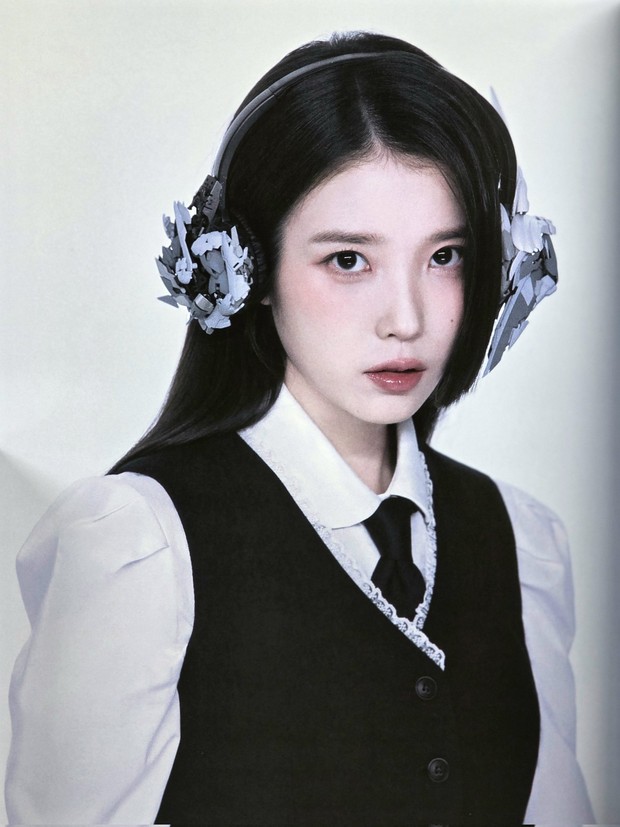 Potret IU dalam foto konsep fanclub kit terbaru