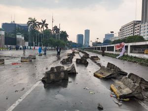 Video: Massa Pendemo Sempat Blokade Tol Dalkot Arah Slipi