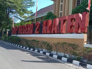 Bupati Klaten soal Viral Siswi Gagal Masuk Aubade gegara Hijab: Miskomunikasi Bupati Klaten soal Viral Siswi Gagal Masuk Aubade gegara Hijab: Miskomunikasi
