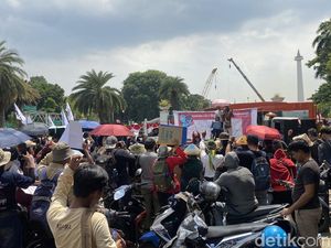 Demo Buruh Tak ke Istana, Ada Massa Lain Aksi di Silang Monas