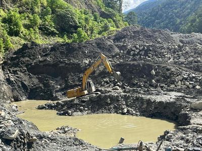 Sungai Wariori Rusak Parah akibat Tambang Emas Ilegal