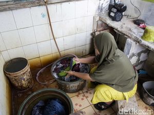 Hidup di Atas Air Keruh, Warga Kampung Apung Bertahan dengan Air Jerigen Hidup di Atas Air Keruh, Warga Kampung Apung Bertahan dengan Air Jerigen