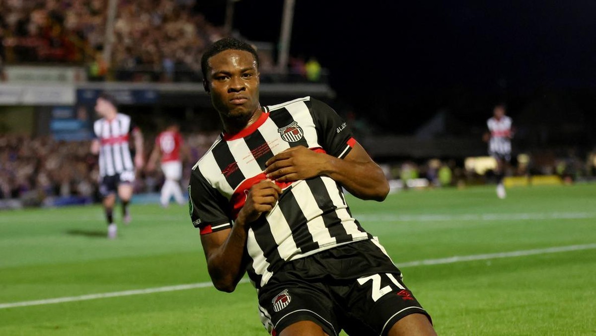 Tyrell Warren melukai mantan klubnya Manchester United (REUTERS/Chris Radburn)