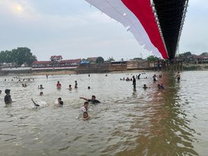 Jernihnya Sungai Kuantan, Ikan-ikan Pun Sampai Kelihatan Jernihnya Sungai Kuantan, Ikan-ikan Pun Sampai Kelihatan
