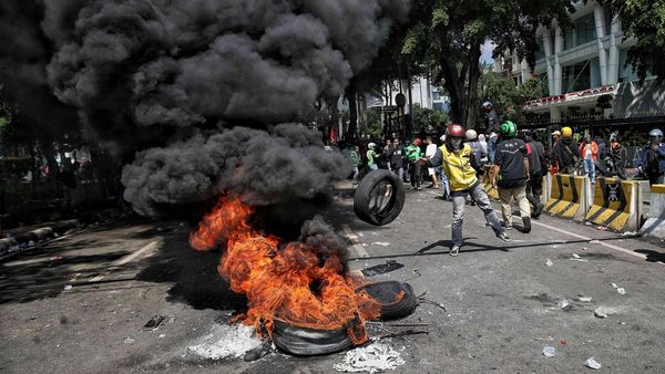 Demo Tuntut Transparansi Insiden Tewasnya Pengemudi Ojol di Maka Brimob Kwitang
