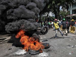 Demo Tuntut Transparansi Insiden Tewasnya Pengemudi Ojol di Maka Brimob Kwitang