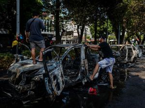 Penampakan Kendaraan Hangus Usai Unjuk Rasa di Depan Mako Brimob Penampakan Kendaraan Hangus Usai Unjuk Rasa di Depan Mako Brimob