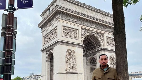 Aneka Gaya Ahmad Sahroni di Luar Negeri dari Paris sampai Tokyo