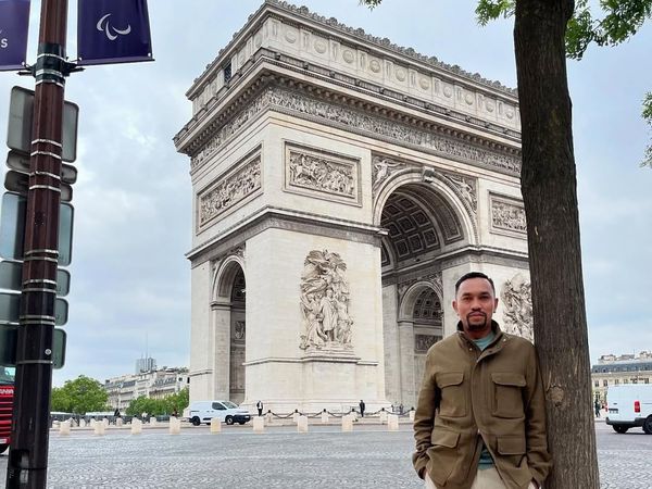 Aneka Gaya Ahmad Sahroni di Luar Negeri dari Paris sampai Tokyo