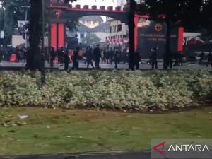 Massa Masih Bertahan di Mako Brimob Kwitang Pagi Ini