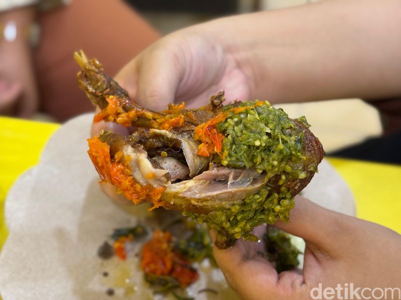 Baru Buka! Ada Ayam Goreng dan Iga Bakar Viral yang Laris 30 Kg per Hari