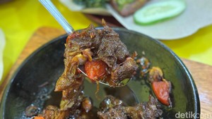 Iga Bakar yang Baru Buka di Tebet Ini Laris 30 Kg Setiap Harinya!