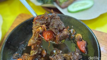 Iga Bakar Tebet: Sensasi Rasa, Ludes 30 Kg Sehari!