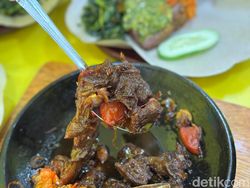 Iga Bakar yang Baru Buka di Tebet Ini Laris 30 Kg Setiap Harinya!