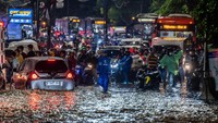 Banjir Dadakan, Luapan Kali Baru Tutup Jalur Utama Bogor-Jakarta