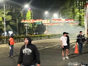 Usai dari Mako Brimob, Massa Demo Bergerak ke Gladak Solo Usai dari Mako Brimob, Massa Demo Bergerak ke Gladak Solo