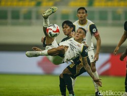 Persija mengembalikan keunggulan pada menit ke-63 lewat gol Van Basty.