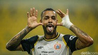 Dewa United yang tidak mau dipermalukan di depan publik terus menggempur pertahanan Persija. Tapi, gawang mereka malah bobol lagi pada menit ke-92 setelah Allano mencetak gol ketiga Persija.