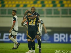 Persija menang 3-1 untuk naik ke puncak klasemen Super League 2025/2026 dengan 10 poin dari empat laga, unggul satu poin dari Borneo FC di posisi kedua yang baru bermain tiga kali. Sementara Dewa United yang baru menang sekali dan kalah tiga kali terpuruk di posisi ke-15 dengan tiga poin.