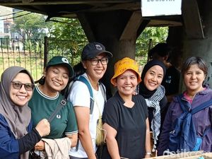 Emak-emak Galang Dana Ratusan Juta Bantu Logistik Massa Demo di PMJ