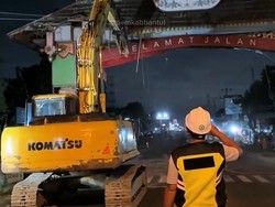 Terdampak Pelebaran Jalan, Gapura Selamat Datang Bantul Dirobohkan