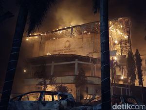 1 Lagi Korban Kebakaran Gedung DPRD Makassar Ditemukan Tewas Terjebak 1 Lagi Korban Kebakaran Gedung DPRD Makassar Ditemukan Tewas Terjebak