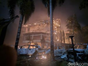 Kronologi Gedung DPRD Makassar Dibakar Usai Rapat Paripurna Versi Legislator Kronologi Gedung DPRD Makassar Dibakar Usai Rapat Paripurna Versi Legislator