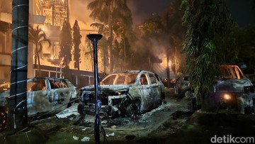 Kebakaran Gedung DPRD Makassar, 1 Orang Tewas Usai Terjebak di Lantai 4