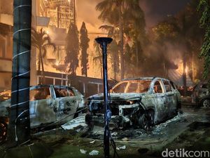 Motor Jurnalis Metro TV-Fajar Ikut Hangus Dibakar Massa di DPRD Makassar