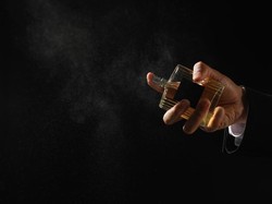 Pakai Parfum Beralkohol Saat Sholat, Apakah Sah?