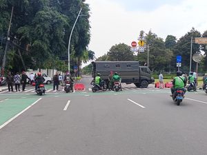 Jalan Tugu Tani Arah Senen Dialihkan Imbas Demo di Mako Brimob Kwitang Jalan Tugu Tani Arah Senen Dialihkan Imbas Demo di Mako Brimob Kwitang