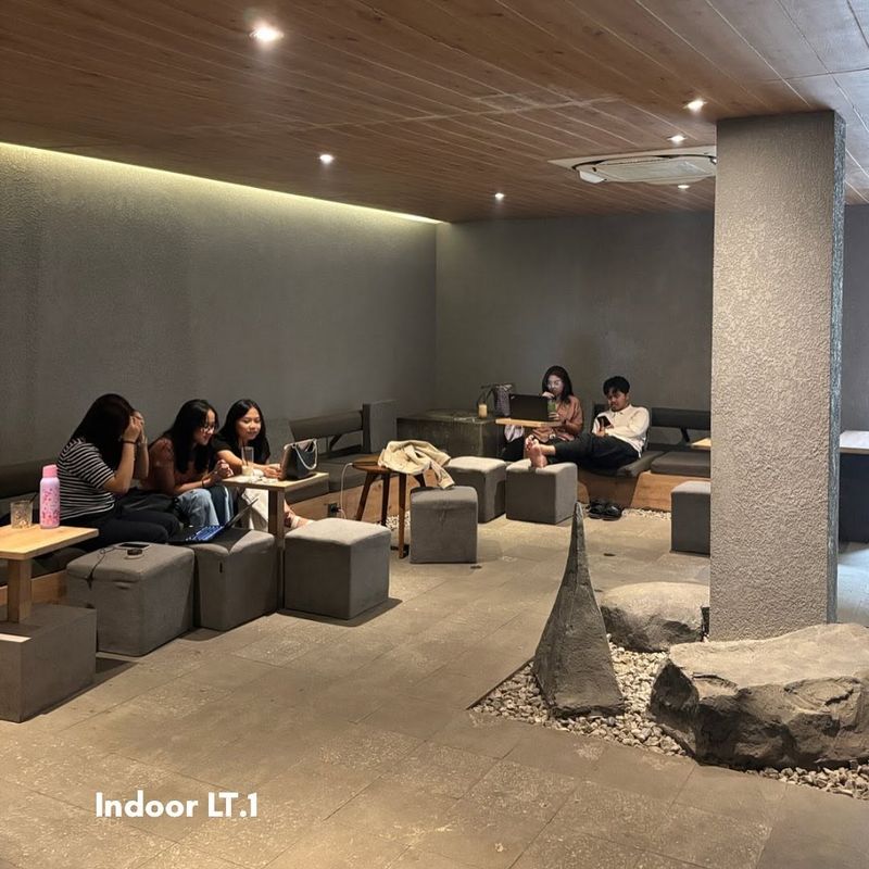 Kafe kalcer di Tebet.