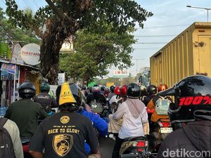 Jalan Perintis Kemerdekaan Makassar Macet Parah Imbas Demo Depan Unhas