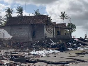 5 Rumah Warga di Pebuahan Jembrana Rusak Parah Tergerus Abrasi 5 Rumah Warga di Pebuahan Jembrana Rusak Parah Tergerus Abrasi