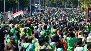 Lautan Ojol Penuhi TPU Karet Bivak, Affan Kurniawan Dimakamkan dengan Isak Tangis