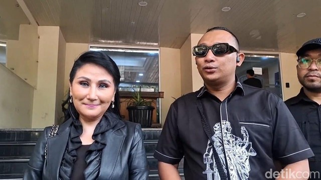 Berita Seputar Selebriti Insertlive Terkini : Penuhi Panggilan Polisi, Lita Gading Tak Takut Dilaporkan Ahmad Dhani