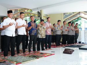 Mabes Polri Salat Gaib Doakan Pengemudi Ojol Affan Kurniawan