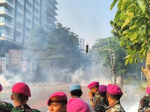 Masih Panas, Massa Demo Mako Brimob Kwitang Didorong hingga Halte TransJ Masih Panas, Massa Demo Mako Brimob Kwitang Didorong hingga Halte TransJ