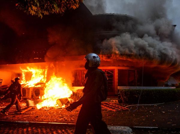 Demo di Bandung Ricuh, Mess MPR RI Dibakar Massa