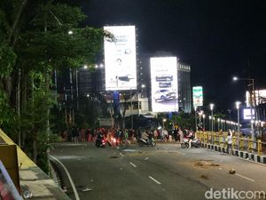 Masih Ada Sisa Gas Air Mata, Warga Diminta Hindari Tengah Kota Surabaya Masih Ada Sisa Gas Air Mata, Warga Diminta Hindari Tengah Kota Surabaya