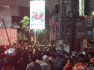 Massa Rusak Pos Polisi Condongcatur Sleman Massa Rusak Pos Polisi Condongcatur Sleman