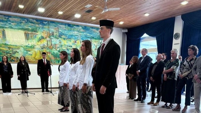 Mauro Zijlstra dan tiga pemain diaspora putri resmi menjadi Warga Negara Indonesia (WNI). Pengambilan sumpah dilakikan di Den Haag, Jumat (29/8/2025).