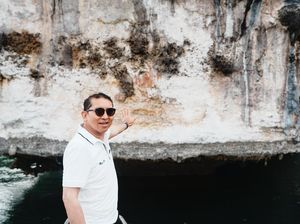 Menbud Tinjau Langsung Situs Gambar Cadas Prasejarah di Raja Ampat Menbud Tinjau Langsung Situs Gambar Cadas Prasejarah di Raja Ampat