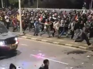 Video: Suara Para Selebritas soal Kasus Rantis Brimob Tabrak Driver Ojol Video: Suara Para Selebritas soal Kasus Rantis Brimob Tabrak Driver Ojol