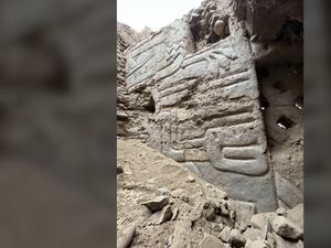 Ditemukan Mural 3D Warna-warni Berusia 3.000 Tahun di Peru! Ditemukan Mural 3D Warna-warni Berusia 3.000 Tahun di Peru!