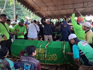 Video: Sederet Musisi Marah atas Tewasnya Driver Ojol Dilindas Rantis Brimob Video: Sederet Musisi Marah atas Tewasnya Driver Ojol Dilindas Rantis Brimob